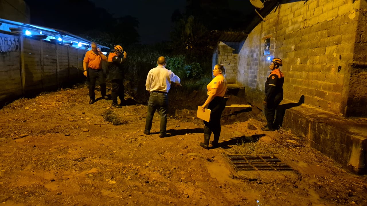 Defesa Civil vistoriou &aacute;reas atingidas como a Rua Bom Retiro Del Orti