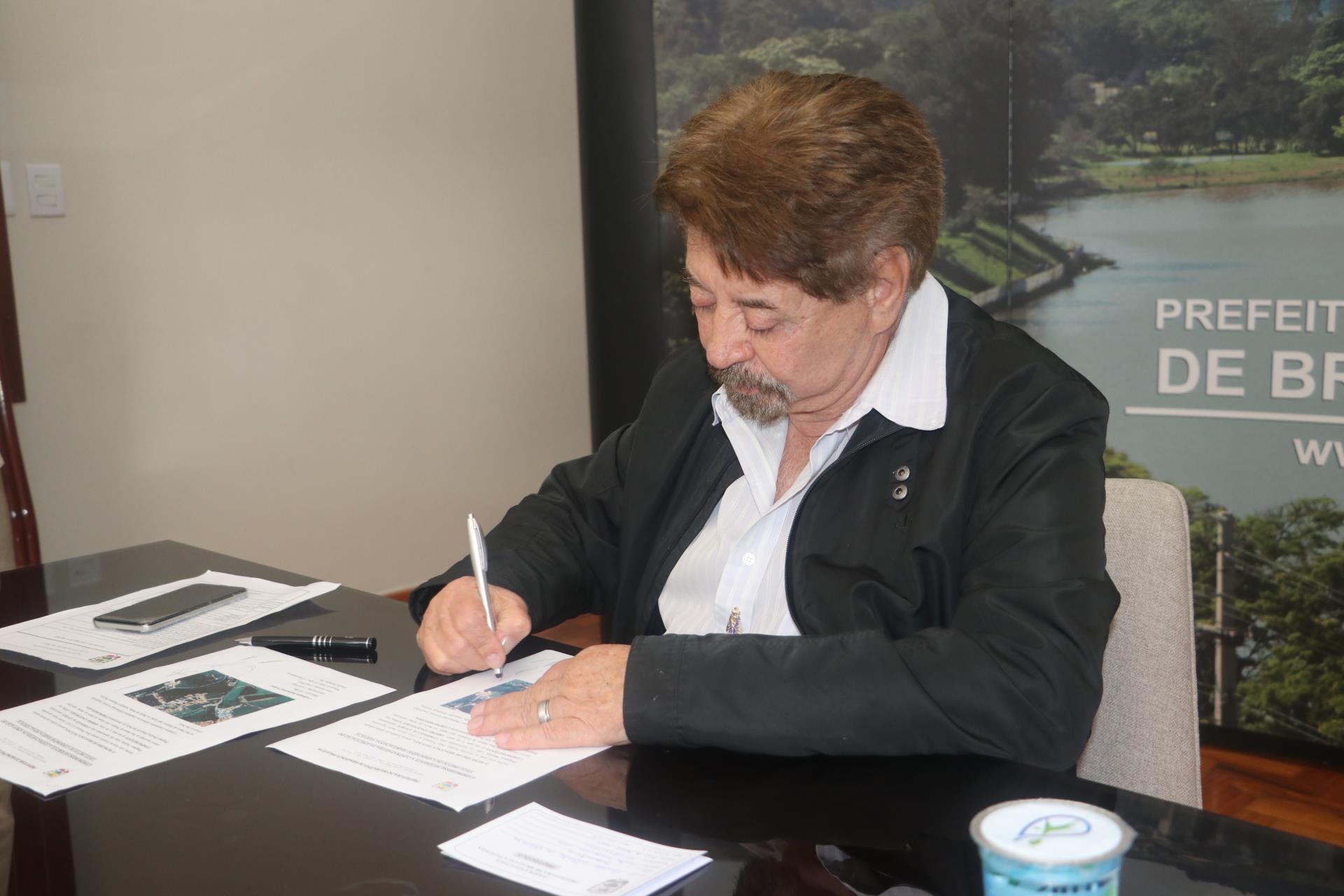 Assinatura de aprova&ccedil;&atilde;o de Condom&iacute;nio Habitacional 01