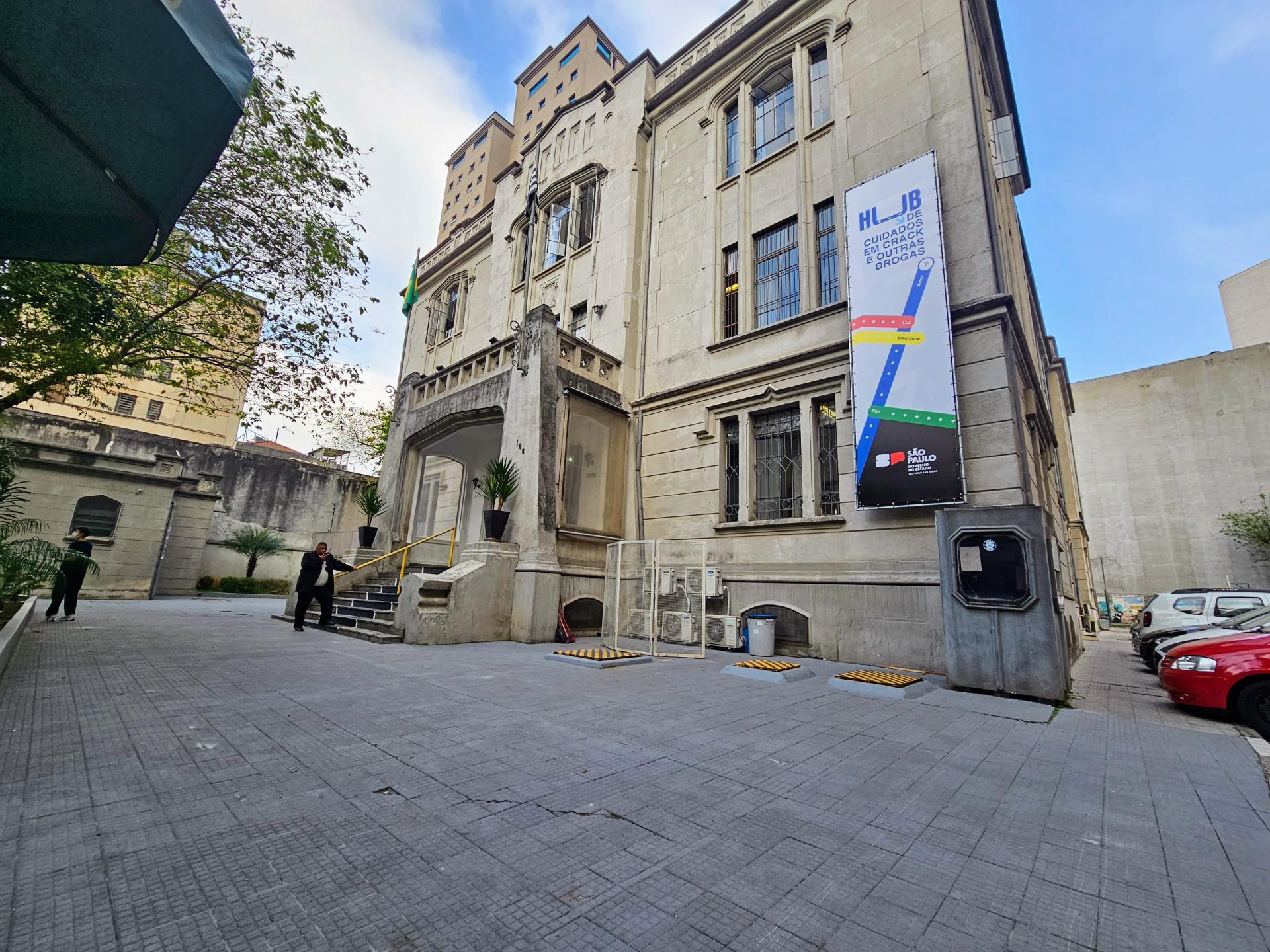 FOTO 1_VISITA AO HUB DE CUIDADOS COM CRACK E OUTRAS DROGAS_28-07-2023