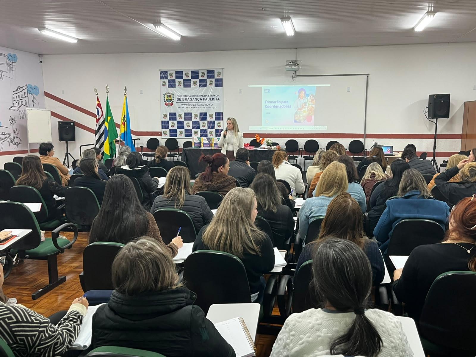 Educa&ccedil;&atilde;o realiza semana formativa para professores coordenadores (1)