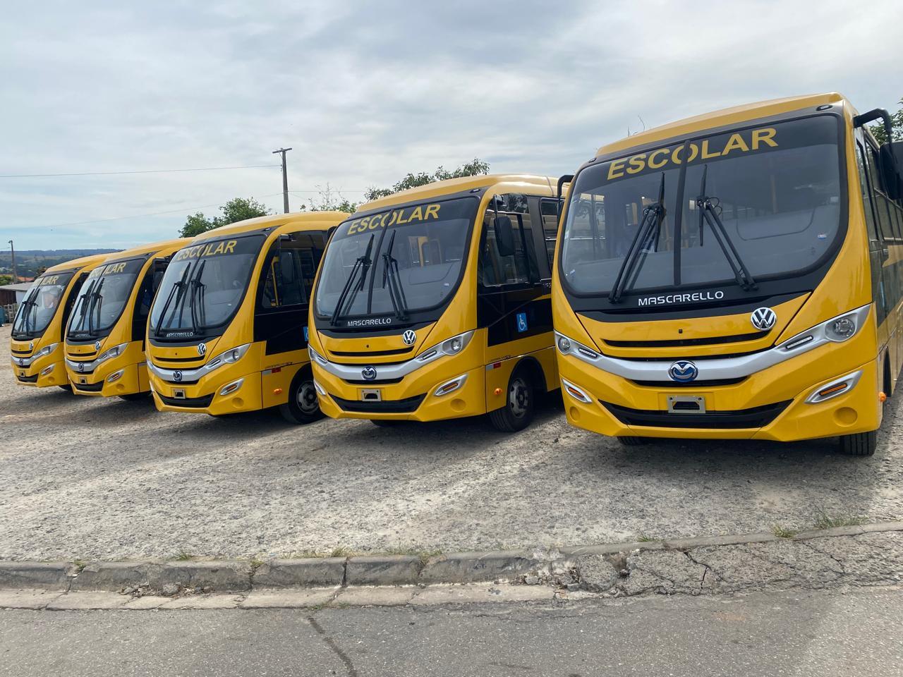 Transporte escolar gratuito recebe novos ve&iacute;culos e completa renova&ccedil;&atilde;o da frota Foto 01