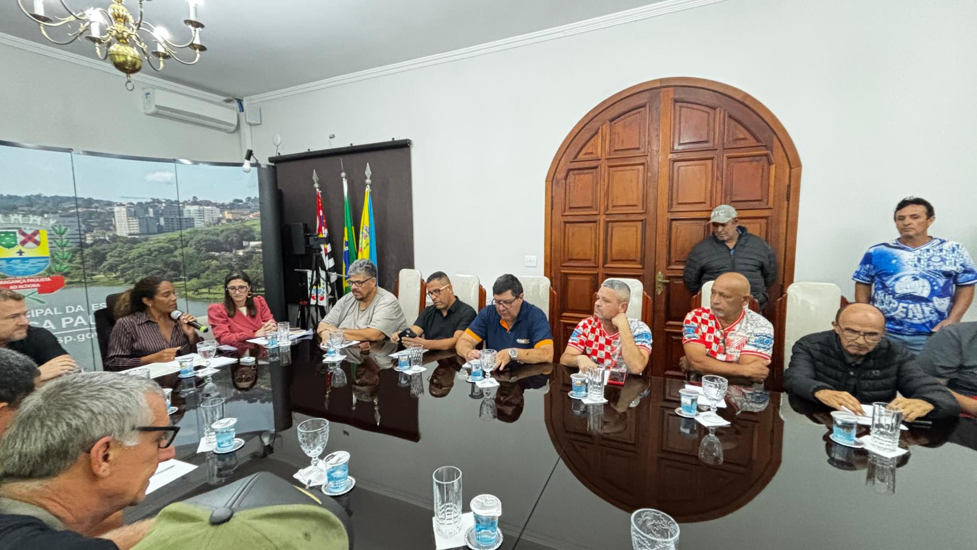 Clubes participam de reuni&atilde;o sobre concess&otilde;es de campos de futebol   Foto 02