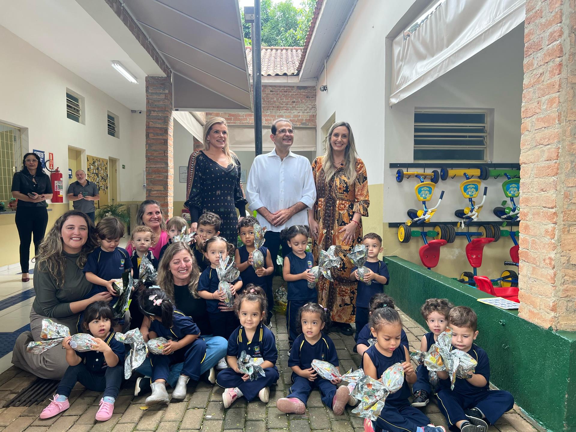 Prefeitura de Bragan&ccedil;a Paulista distribui ovos de P&aacute;scoa para alunos da Rede Municipal de Ensino (2)