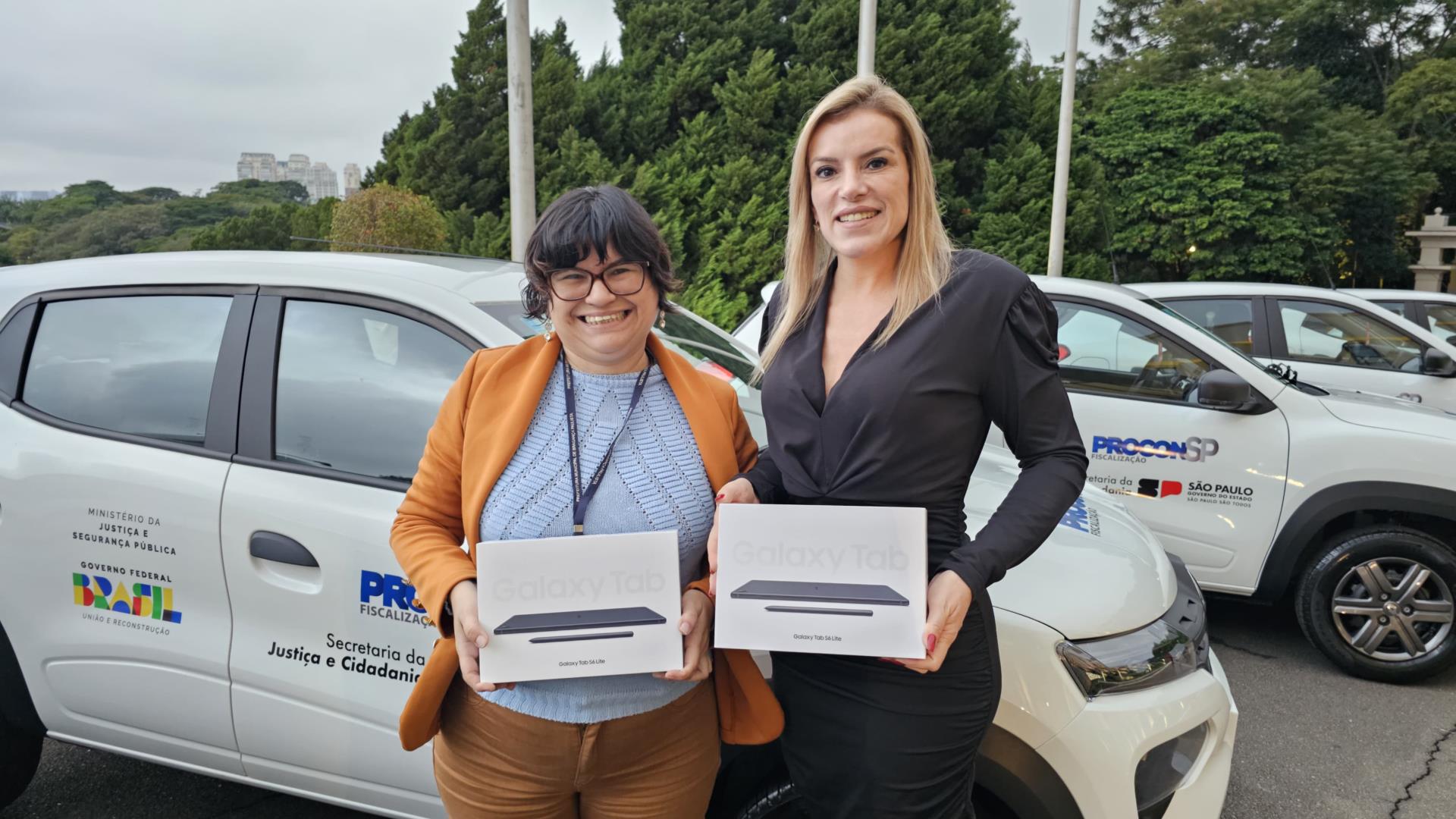 Entrega ve&iacute;culo e tablets Procon 01