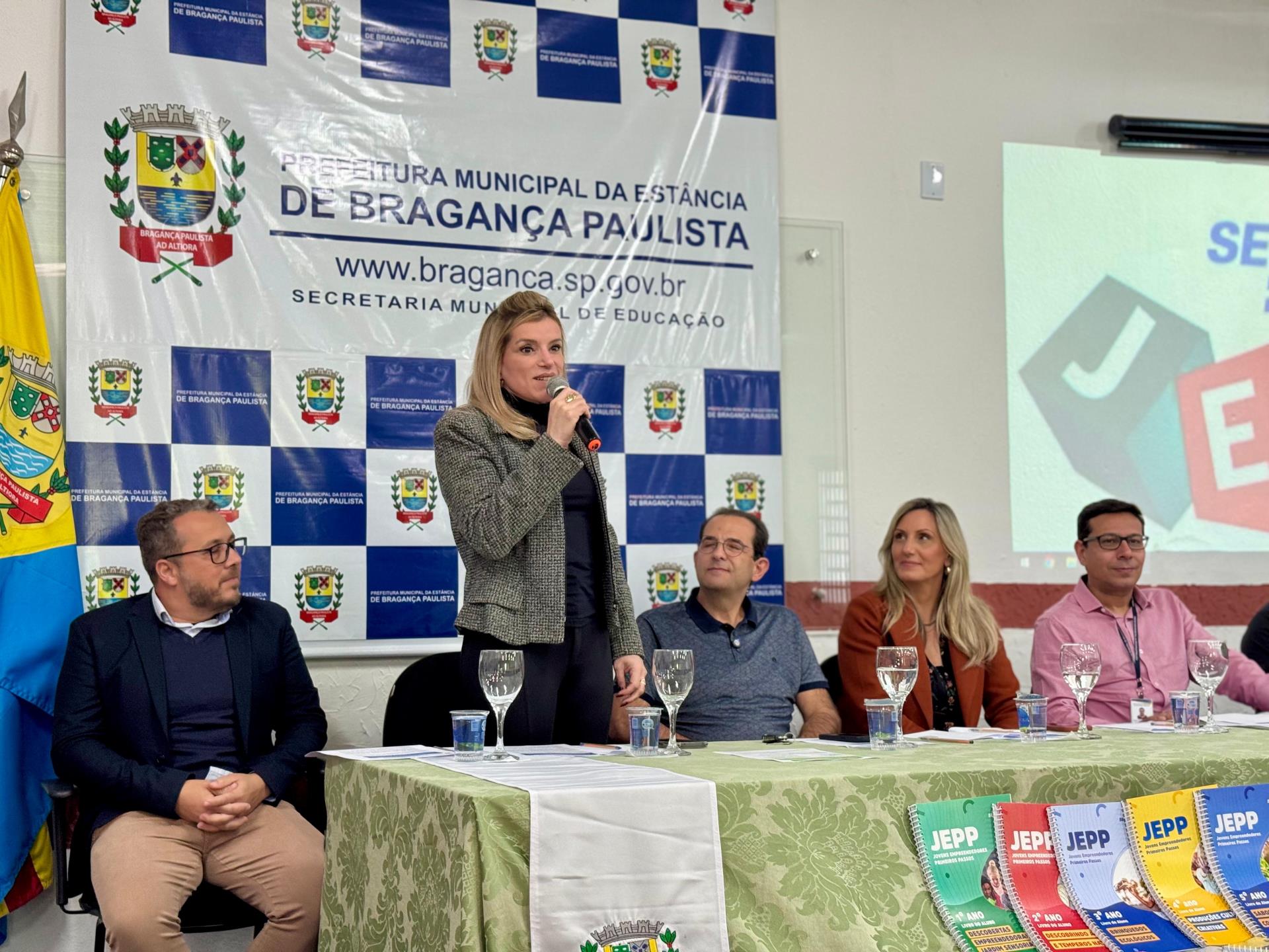 Prefeitura lan&ccedil;a Programa JEPP e entrega simb&oacute;lica d (2)