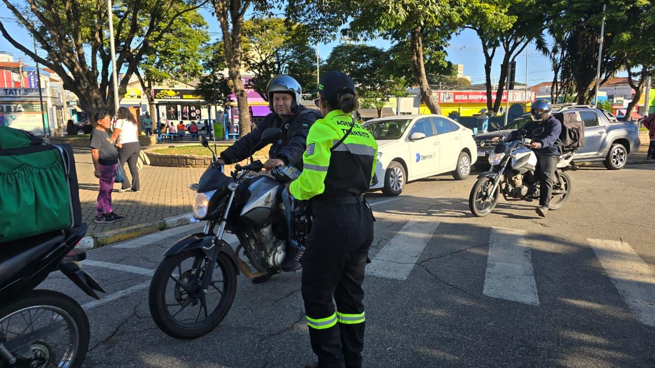 Educa&ccedil;&atilde;o no tr&acirc;nsito &eacute; destaque em a&ccedil;&atilde;o realizada no Maio Amarelo Foto 01