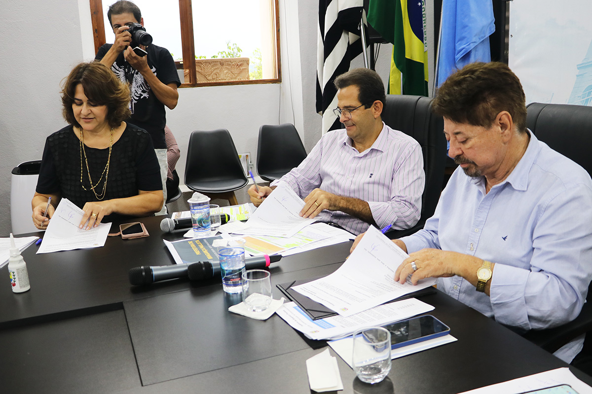 Assinatura do Termo de Compromisso Verba de 20 milh&otilde;es da Sa&uacute;de 01