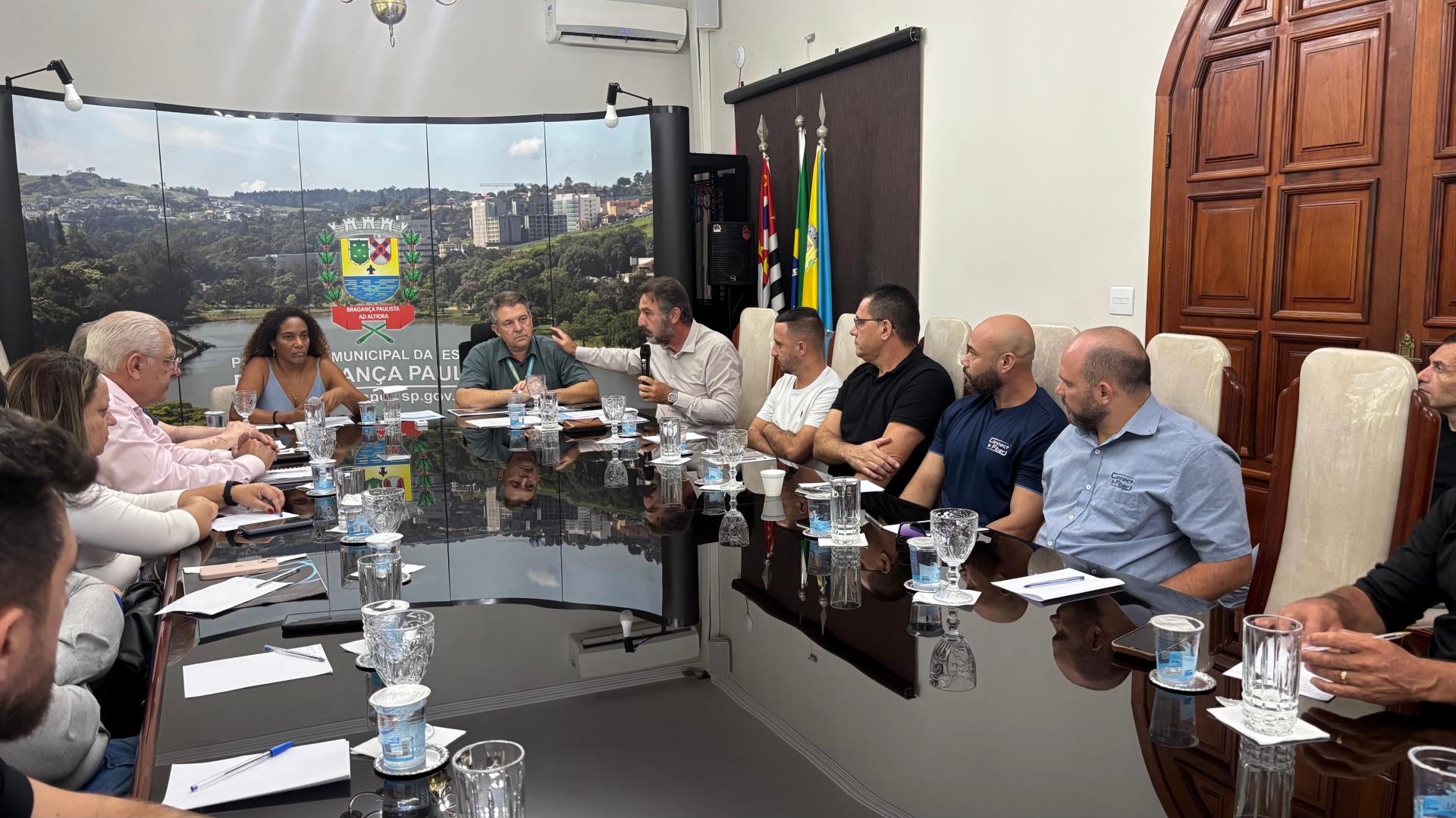 Atuação integrada define plano para regularização da fiação urbana Foto 02