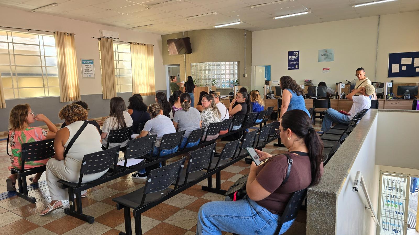 Seleção no PAT tem 20 contratados e segue com mais 30 vagas para escolas municipais (1)