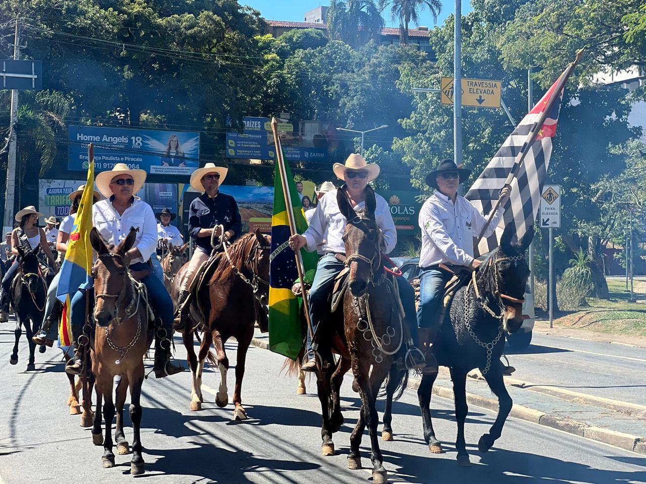 Tradi&ccedil;&atilde;o e cultura tomam conta das ruas com mais uma edi&ccedil;&atilde;o da Cavalhada (1)