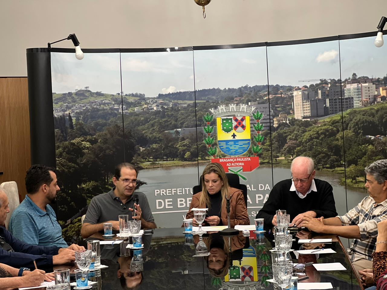 Encontro entre Prefeitura e comerciantes debate melhorias na mobilidade urbana e no com&eacute;rcio da Pires Pimentel (2)