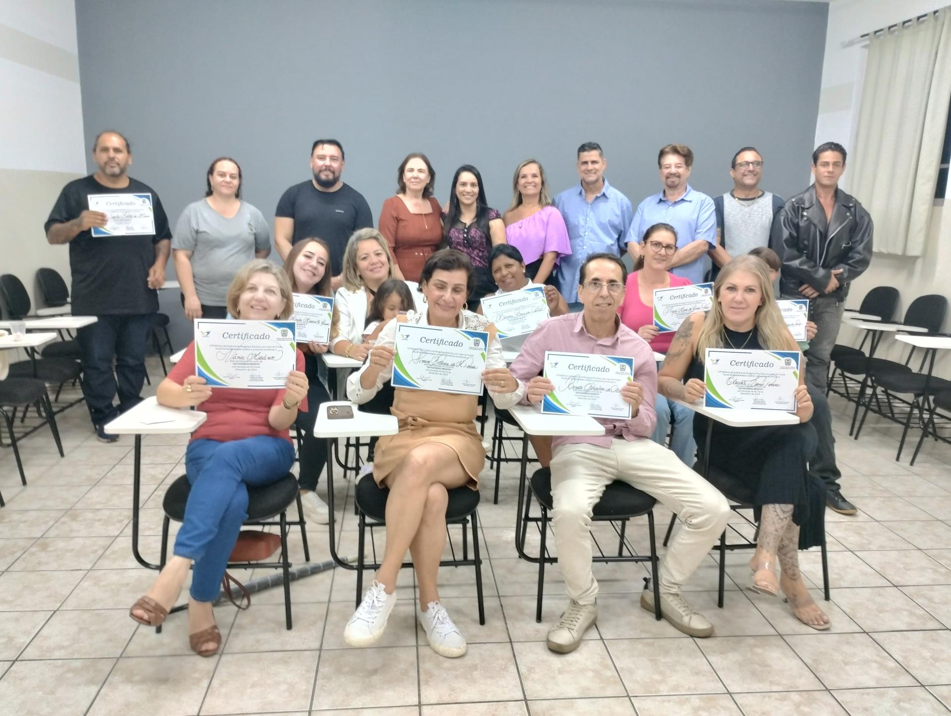Fundo Social realiza solenidade de entrega de certificados aos concluintes de cursos profissionalizante (2)