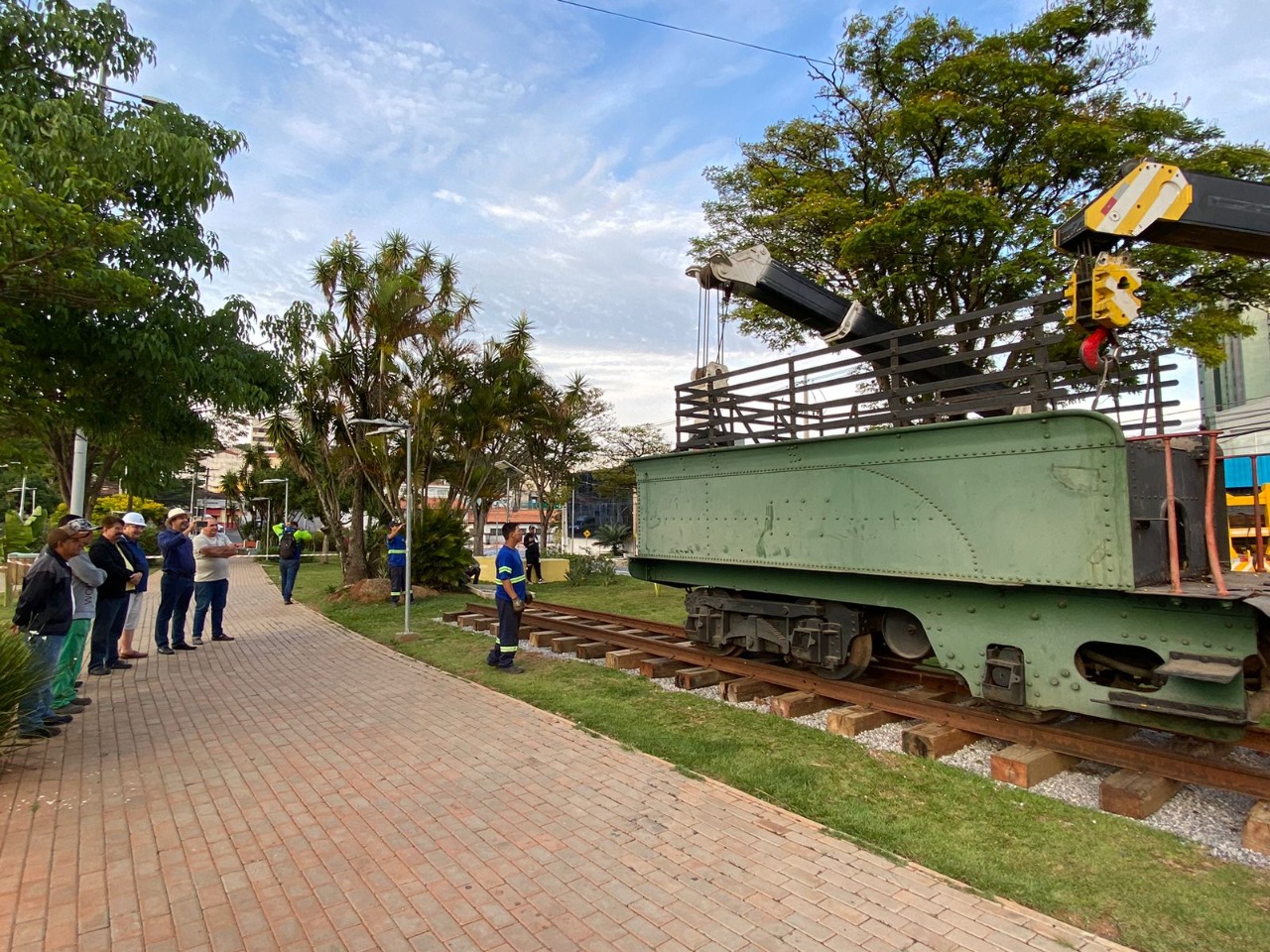 17.10.2022 Conclu&iacute;da transfer&ecirc;ncia da locomotiva para cabeceira do Lago do Tabo&atilde;o (1)