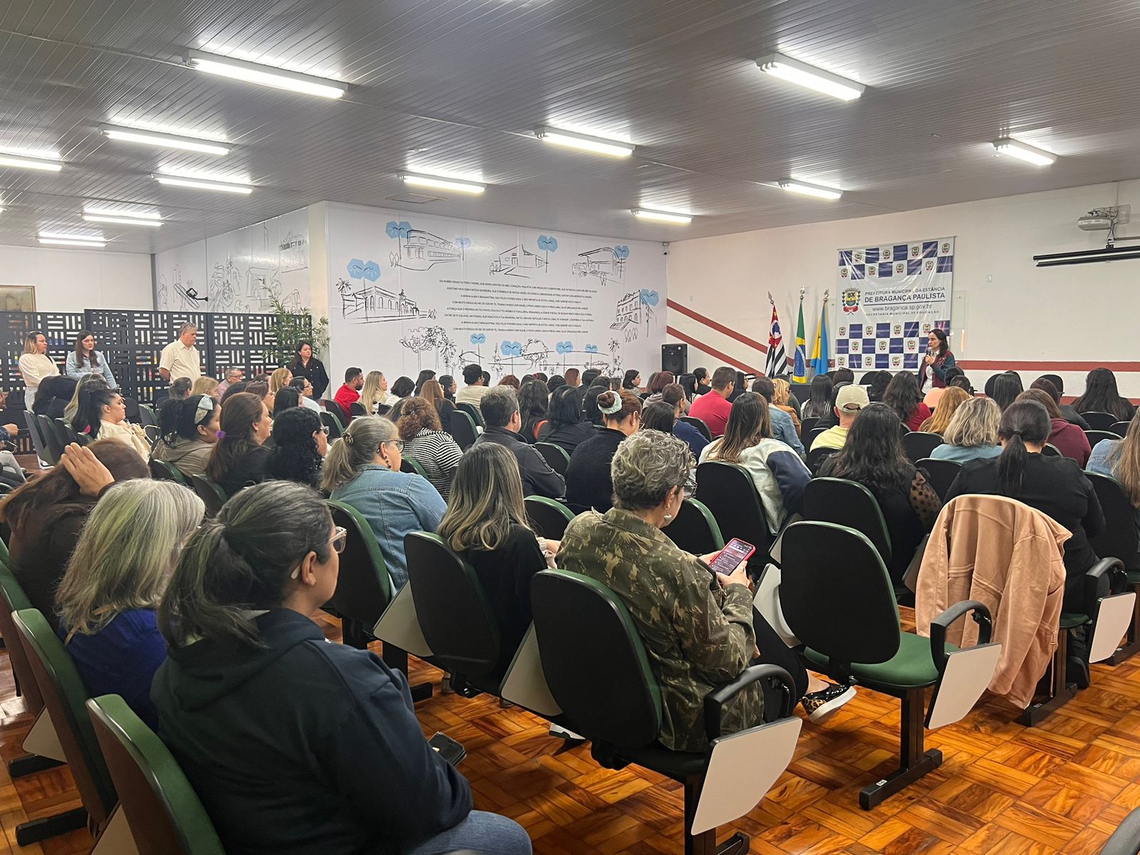 Prefeitura entrega 150 tablets aos agentes comunit&aacute;rios de sa&uacute;de e aos profissionais do PAD (8)