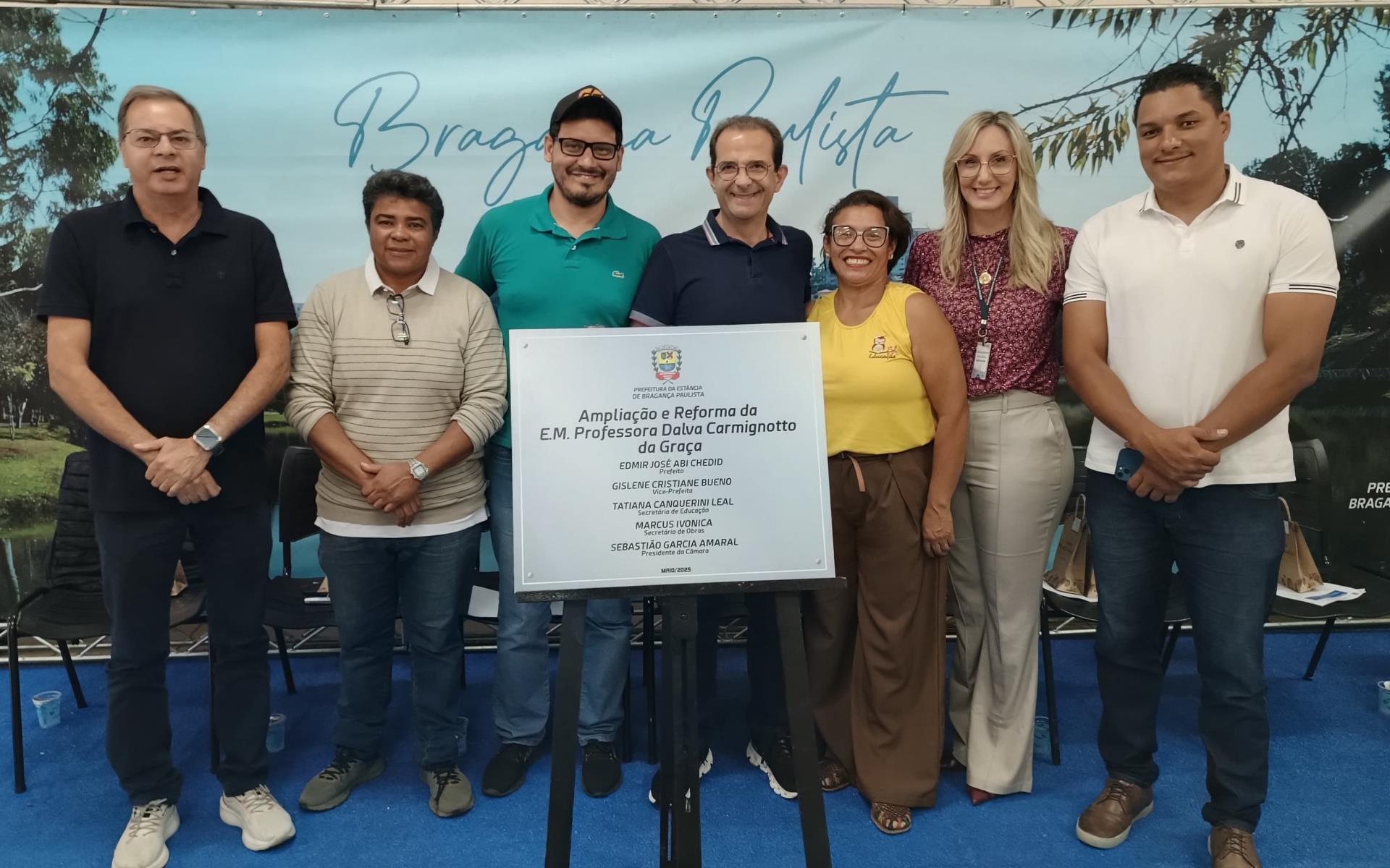 Prefeitura entrega reforma e amplia&ccedil;&atilde;o da Escola Municipal Prof&ordf; Dalva Carmignotto da Gra&ccedil;a e distribui kits e uniform (2)