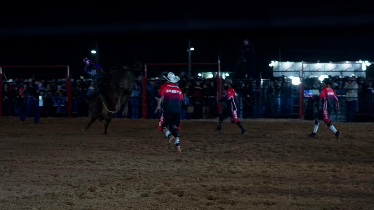 59&ordf; Expoagro e 32&ordf; Festa do Pe&atilde;o de Boiadeiro come&ccedil;a com arena lotada e grandes shows (10)