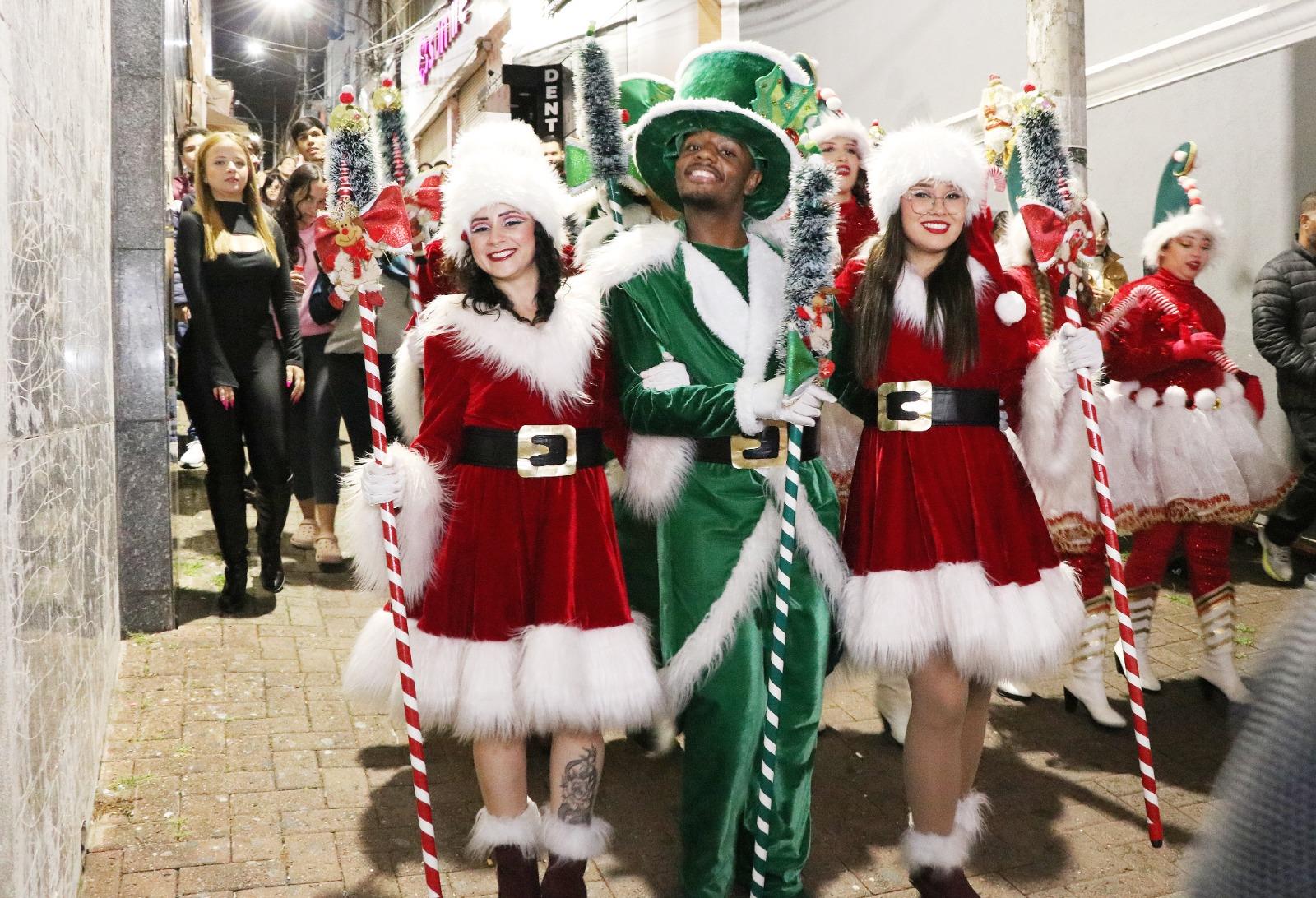 Parada de Natal emociona Bragan&ccedil;a Paulista e transforma o Centro em um grande espet&aacute;culo de luz, encanto e uni&atilde;o (17)