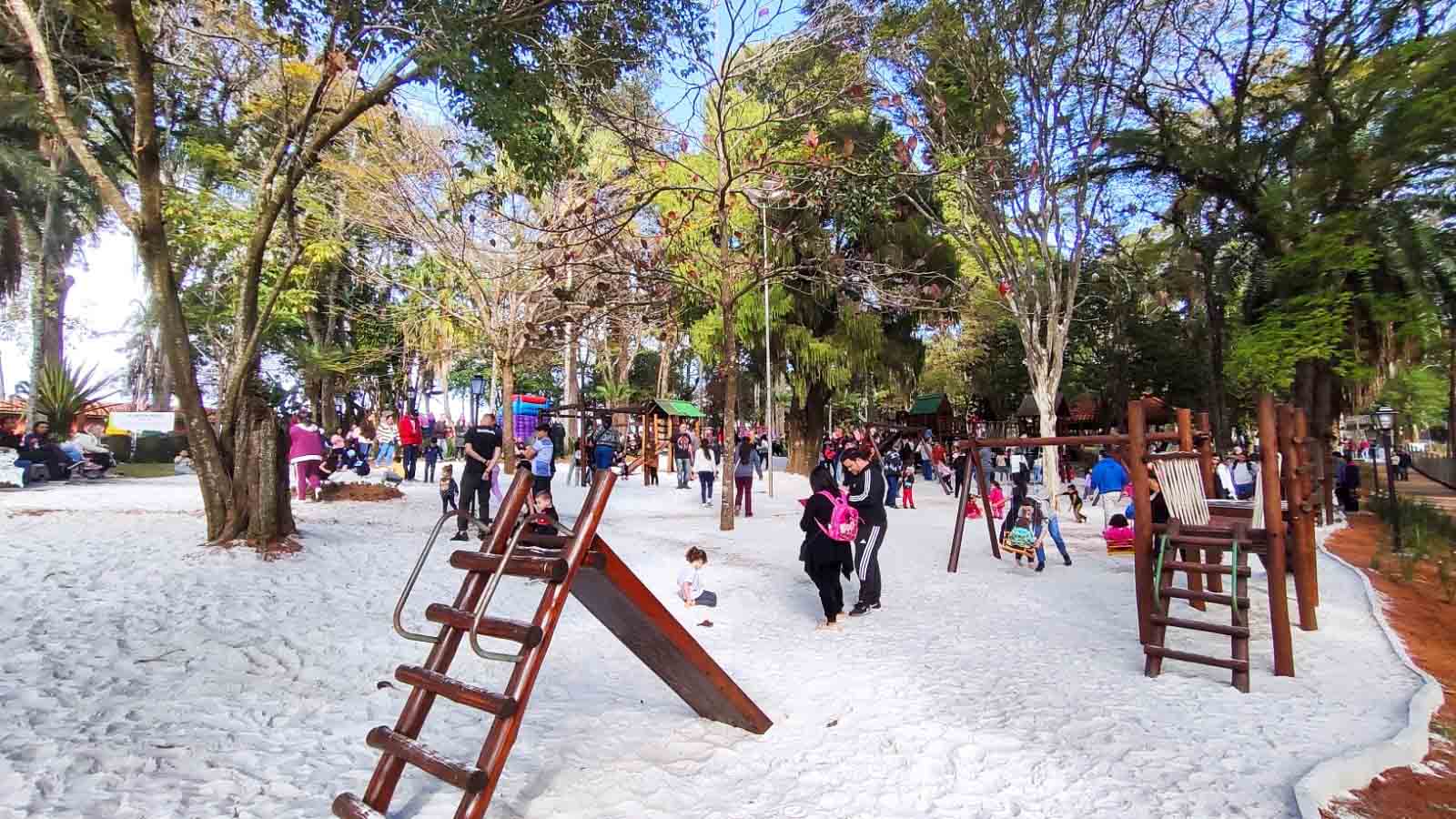 Inaugura&ccedil;&atilde;o do Jardim P&uacute;blico atrai centenas de visitantes (25)