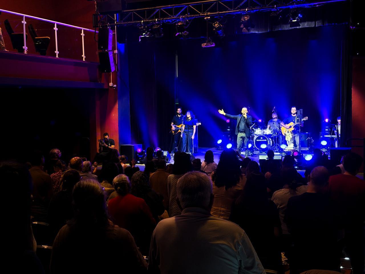 Pe. Denis e Banda &ndash; Teatro Carlos Gomes (4)