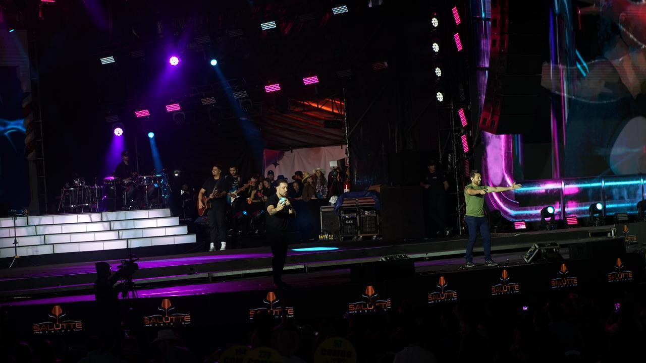 Arena lotada e grandes shows marcam a segunda noite da 59&ordf; Expoagro e 32&ordf; Festa do Pe&atilde;o de Boiadeiro (8)