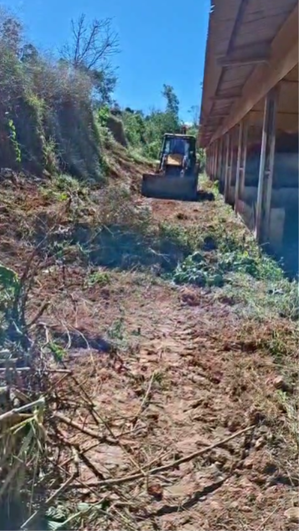 Patrulha Agr&iacute;cola realiza limpeza de granja su&iacute;na no bairro Biri&ccedil;&aacute; do Valado (2)