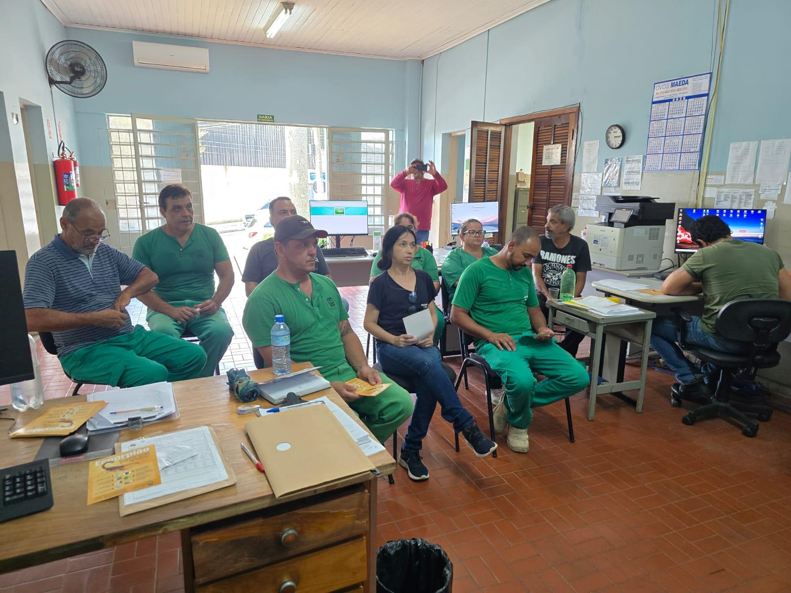 FOTO 2_A&Ccedil;&Atilde;O EDUCATIVA COM PROFISSIONAIS QUE ATUAM NO CEMIT&Eacute;RIO MUNICIPAL_09-04-2026