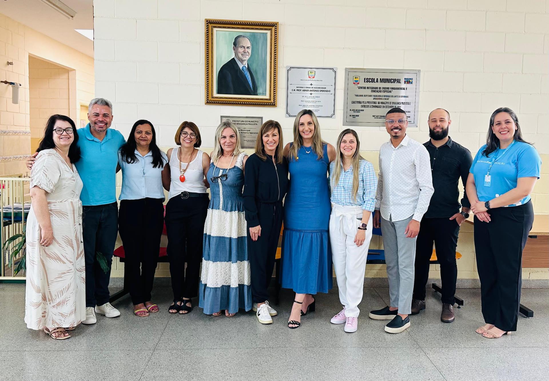 Escola Municipal Prof. Abner Ant&ocirc;nio Sperendio recebe visita de representantes da Apple Internacional (1)