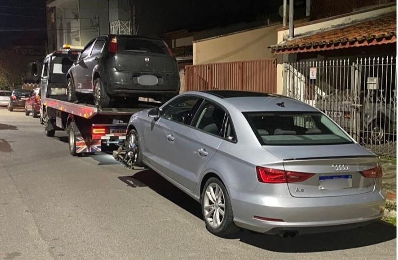 GCM encerra festa universit&aacute;ria irregular em via p&uacute;blica Foto 02