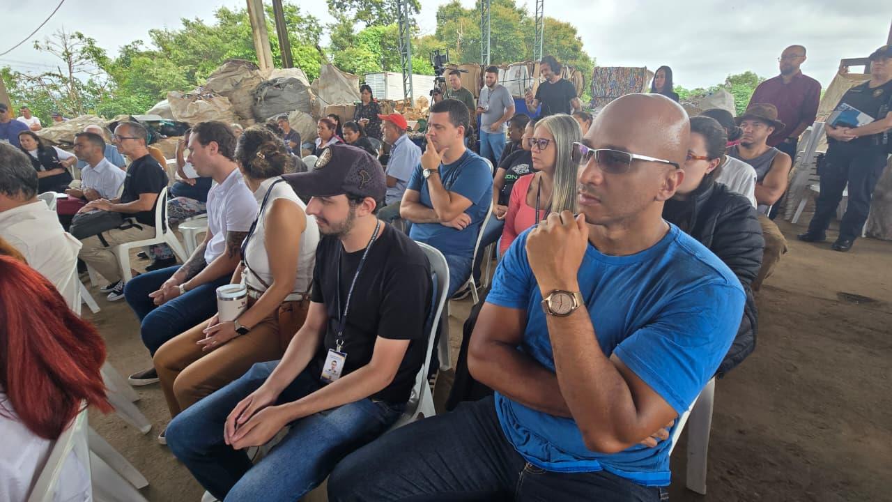 Reunião com cooperados de reciclagem discute avanços na gestão dos resíduos no município 2