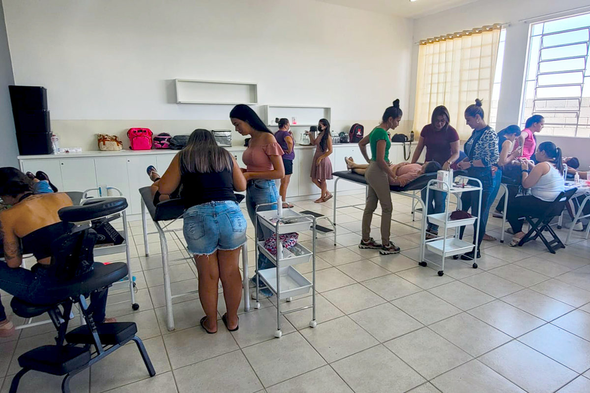 20.03.2023 Curso “Aprenda técnicas de Alongamento de Cílios” é destaque no município