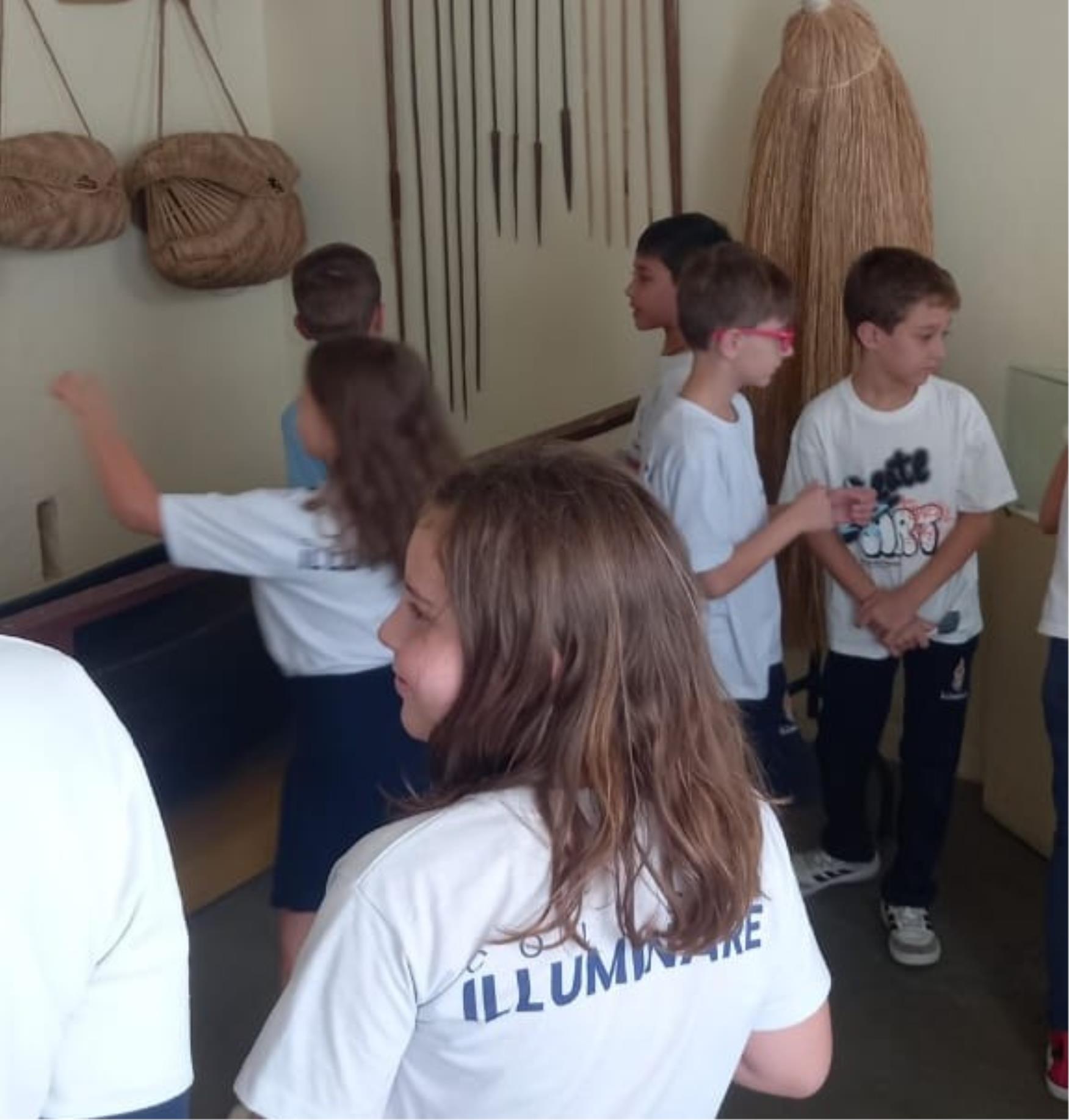Alunos da Escola Iluminare exploram história local em visita ao Museu Municipal Oswaldo Russomano (2)