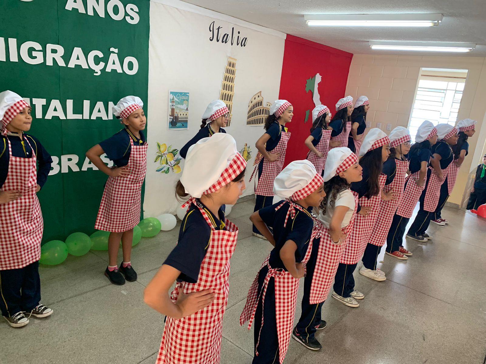 Alunos de italiano da E.M. Prof. Abner Ant&ocirc;nio Sperendio  - 150 anos da imigra&ccedil;&atilde;o italiana no Brasil 2024 - arquivo SECOM 2