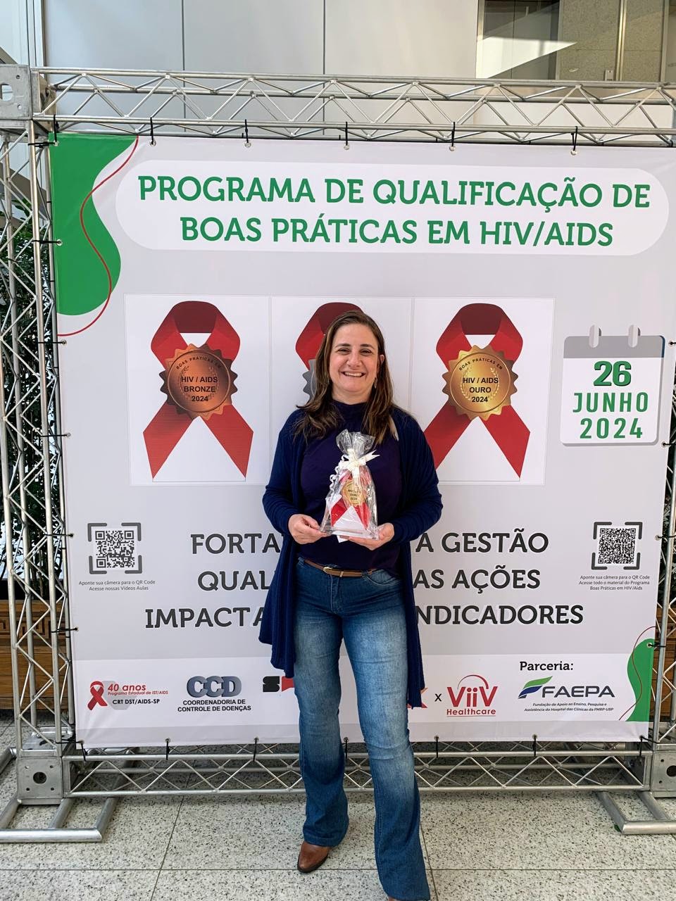 FOTO 2_PR&Ecirc;MIO PADR&Atilde;O OURO EM BOAS PR&Aacute;TICAS EM HIV AIDS_26-06-2024