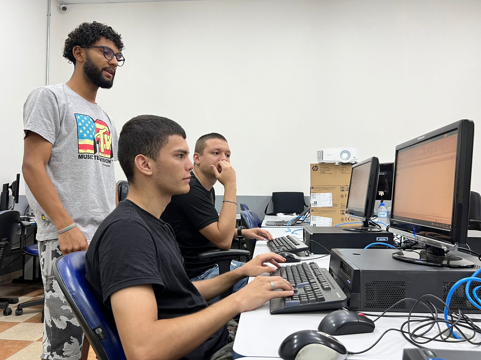 Aulas de Inform&aacute;tica Projeto Atirador Cidad&atilde;o 02