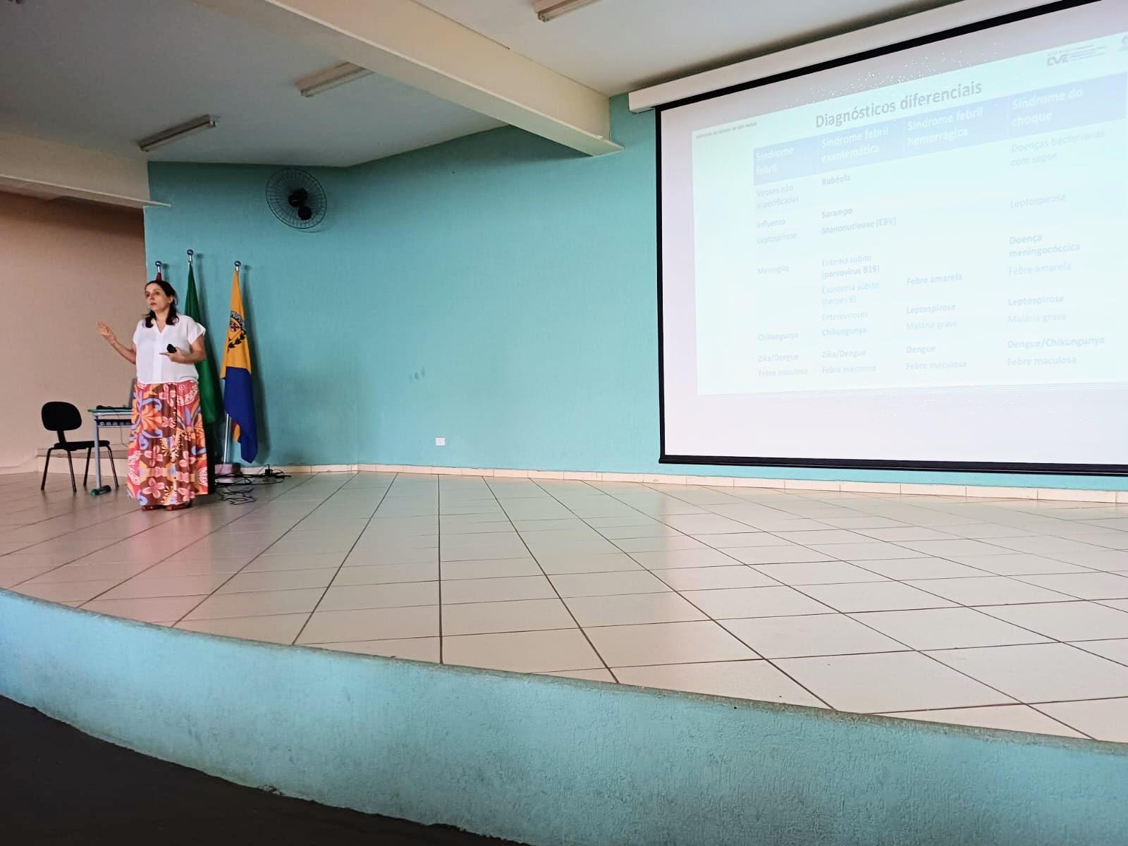 FOTO 02_Capacita&ccedil;&atilde;o fortalece manejo cl&iacute;nico da dengue e outras doen&ccedil;as na Aten&ccedil;&atilde;o Prim&aacute;ria