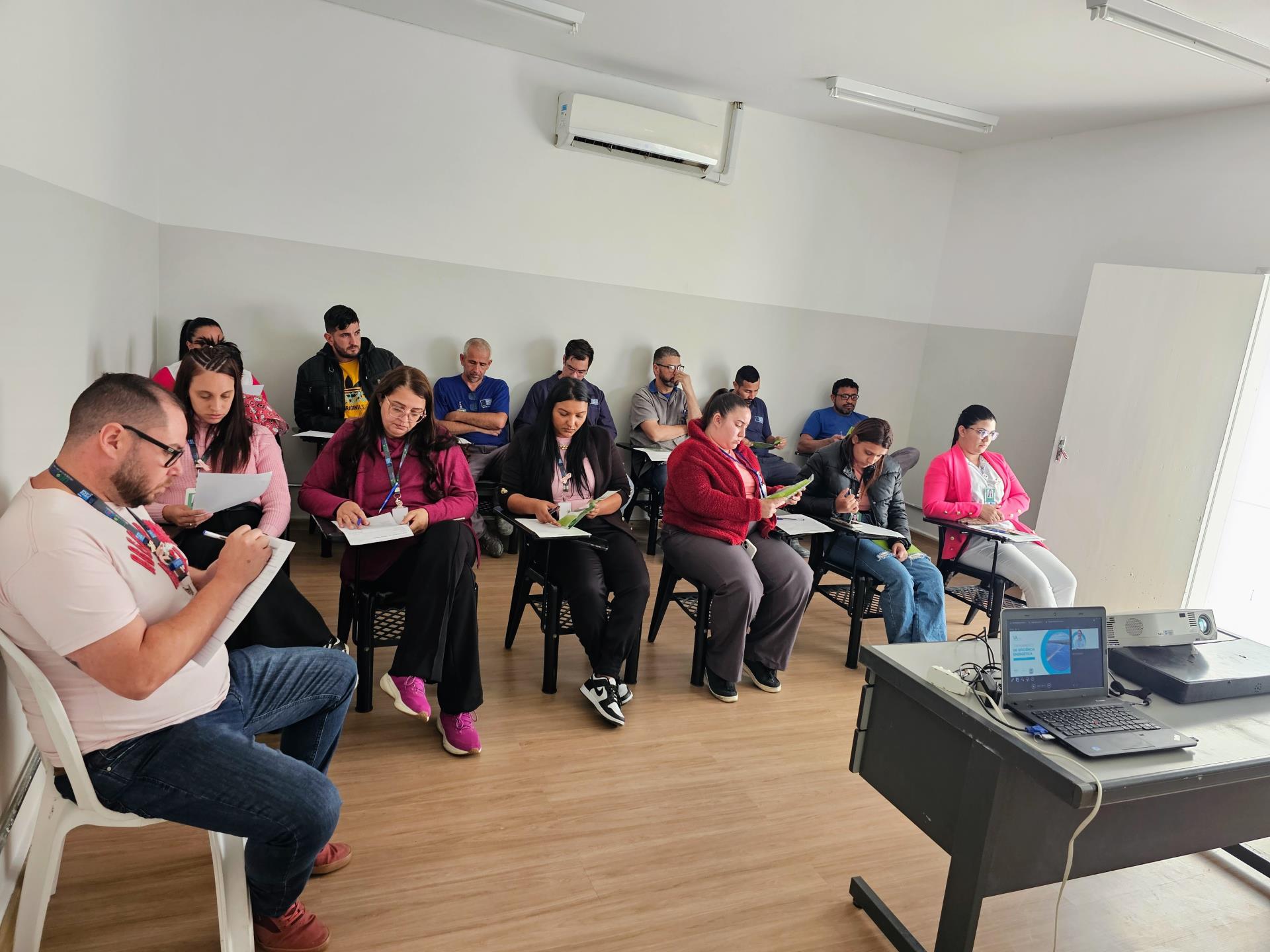 FOTO 2_CAPACITAÇÃO COLABORADES DAS UPAS PROGRAMA EFICIÊNCIA ENERGÉTICA_23-10-2025