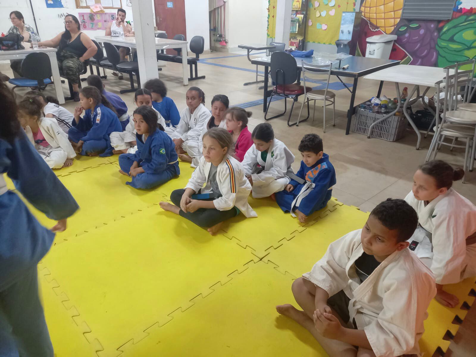 Prefeitura oferece aulas de jud&ocirc; e jiu jitsu para crian&ccedil;as (3)