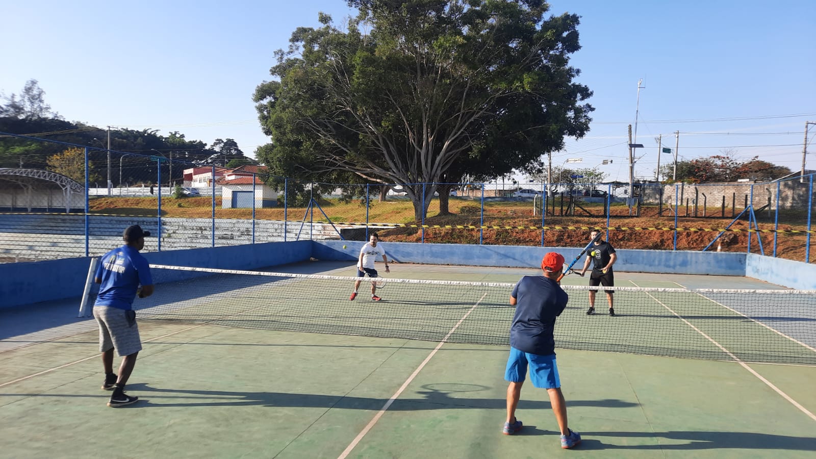 11.08.2023 Aulas de tênis são ministradas gratuitamente para a população bragantina (3)