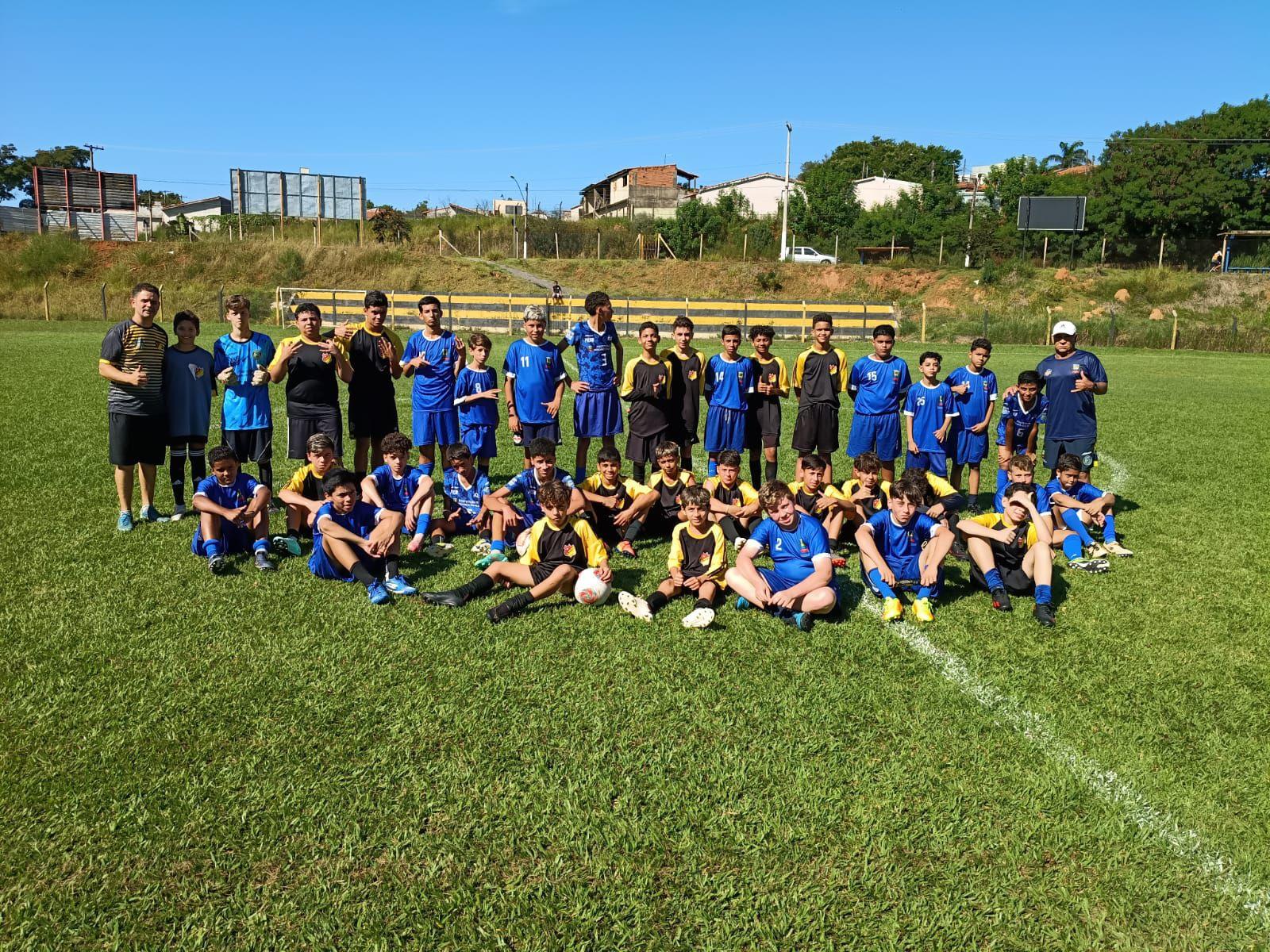 Escolinha da SEMJEL disputa amistoso no Novo Mundo (2)