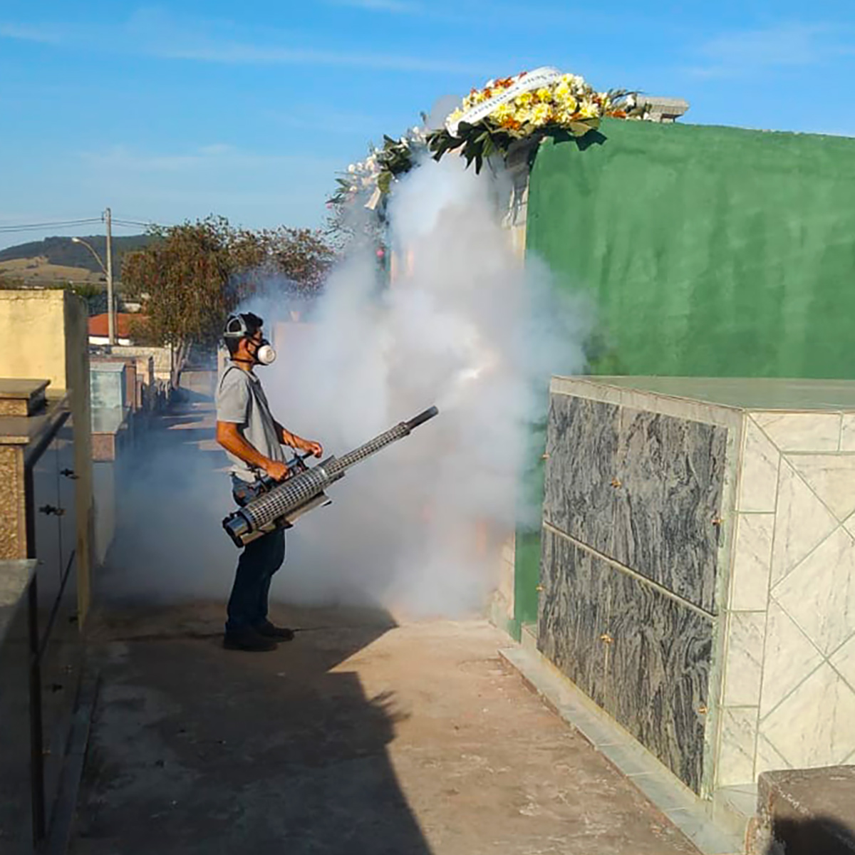 22.10.2021 Dedetização e limpeza no Cemitério da Saudade (2)