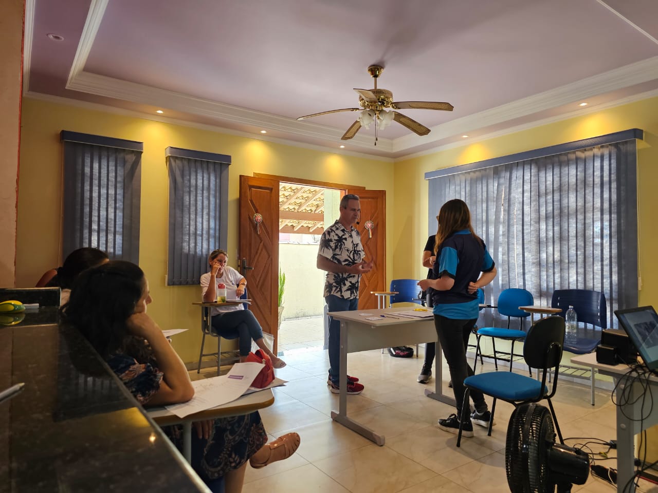 Aulas de inglês para Hotelaria do Programa Emergencial 02