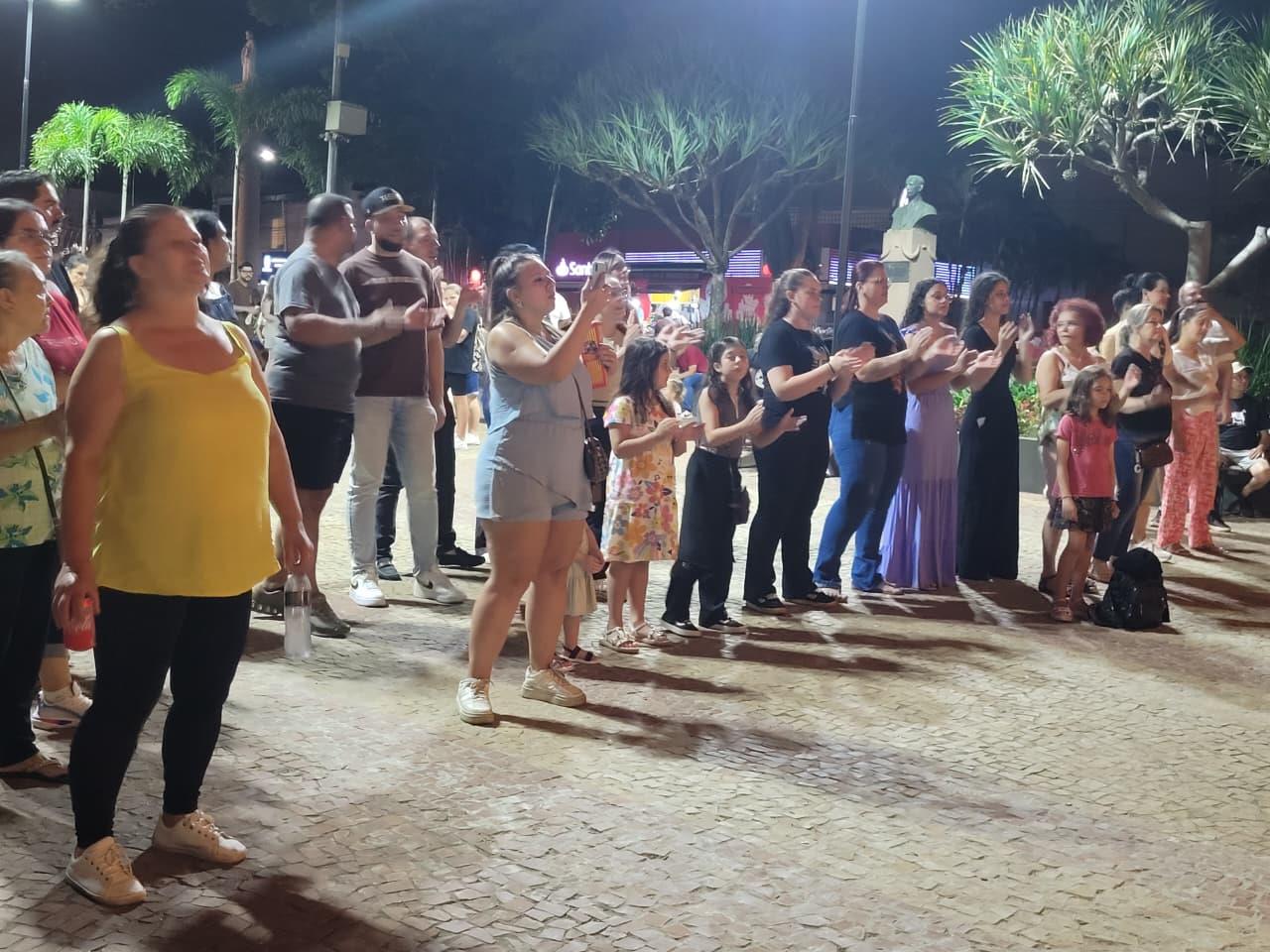 Coral LBP Music (Lagoinha de Bragan&ccedil;a Paulista) emociona e cativa o p&uacute;blico nas festividades natalinas de Bragan&ccedil;a Paulista
