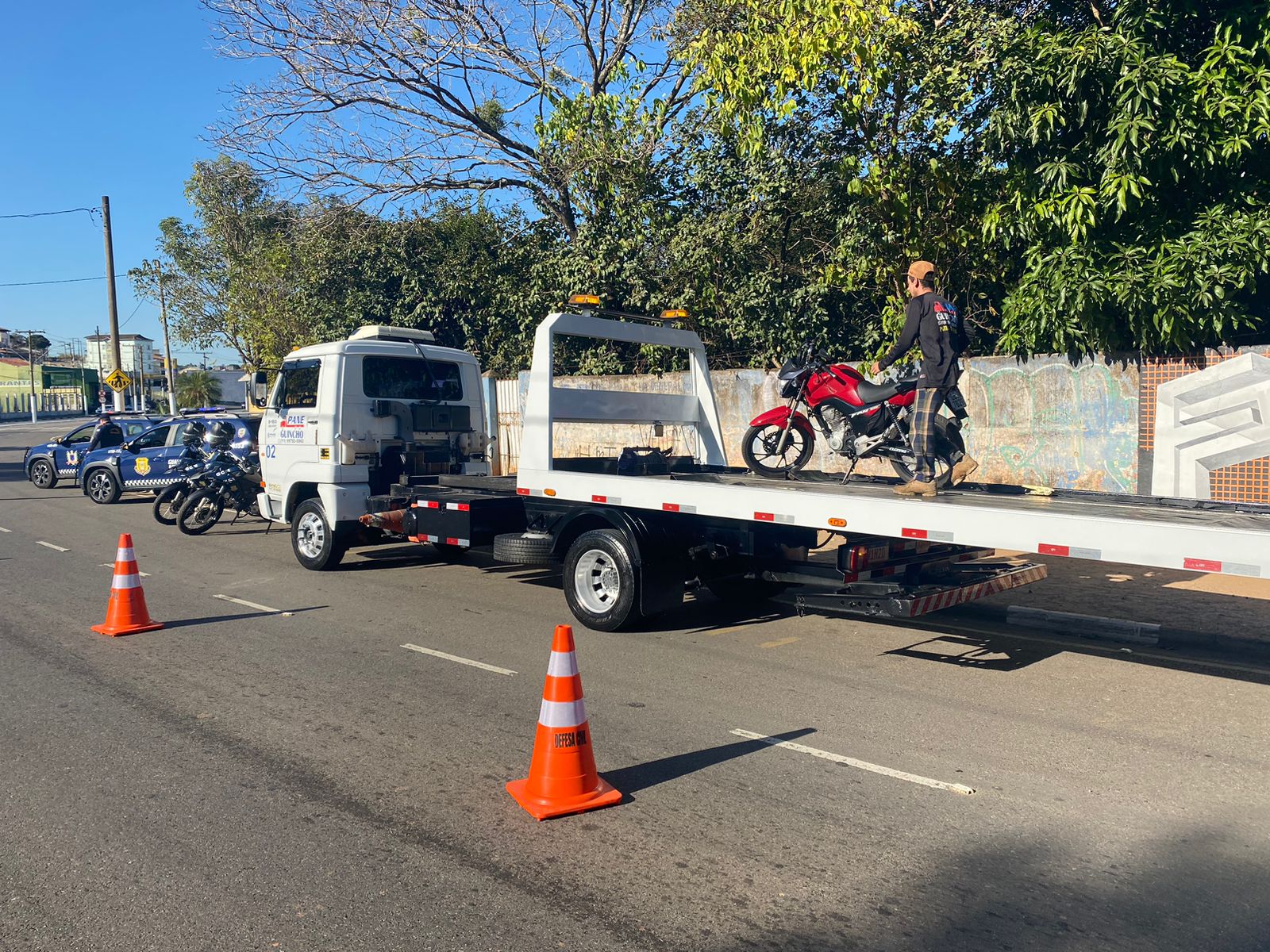 GCM realiza bloqueio vi&aacute;rio na Avenida dos Imigrantes  (1)