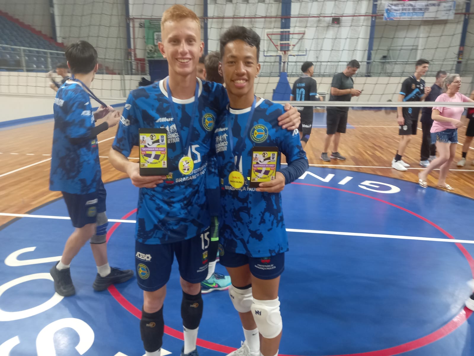Jogadores premiados Jos&eacute; Henrique e Davi