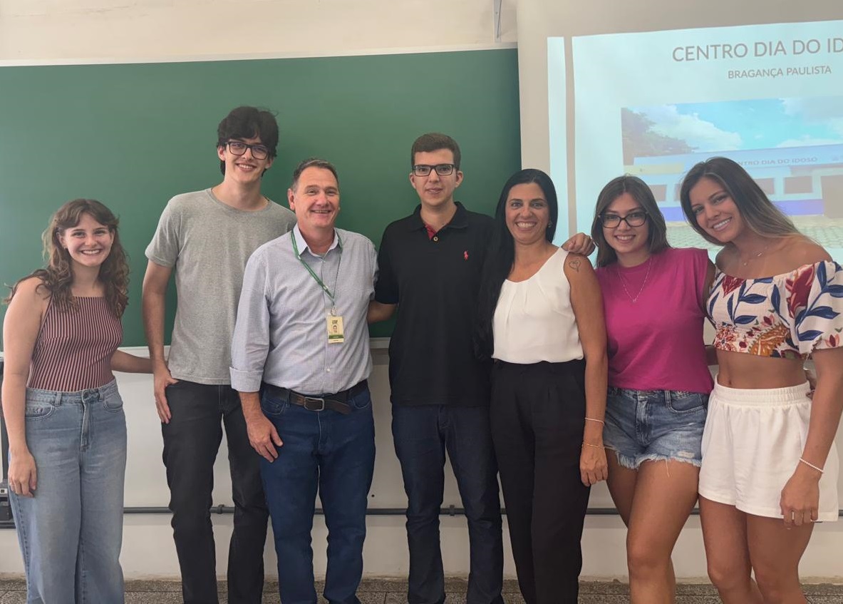 Alunos da USF recebem equipe do Centro Dia do Idoso para parcerias e atividades em conjunto (3)