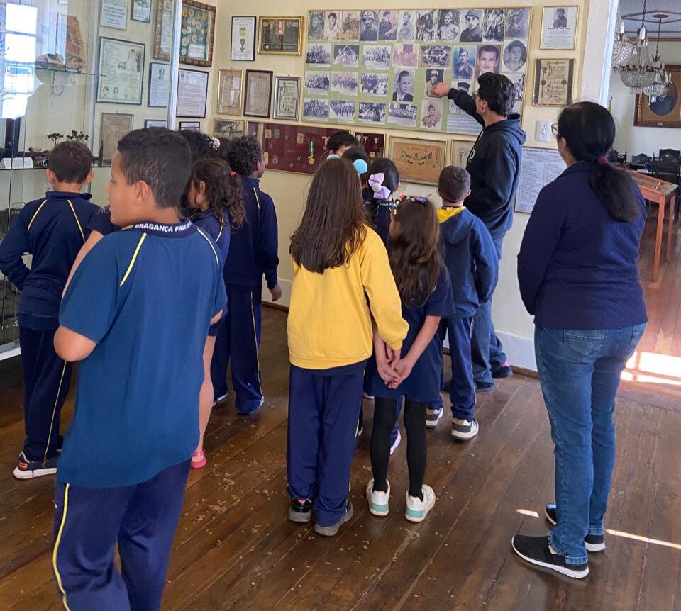 Alunos das Escolas Municipais Rurais se encantam em visita ao Museu Municipal Oswaldo Russomano (4)