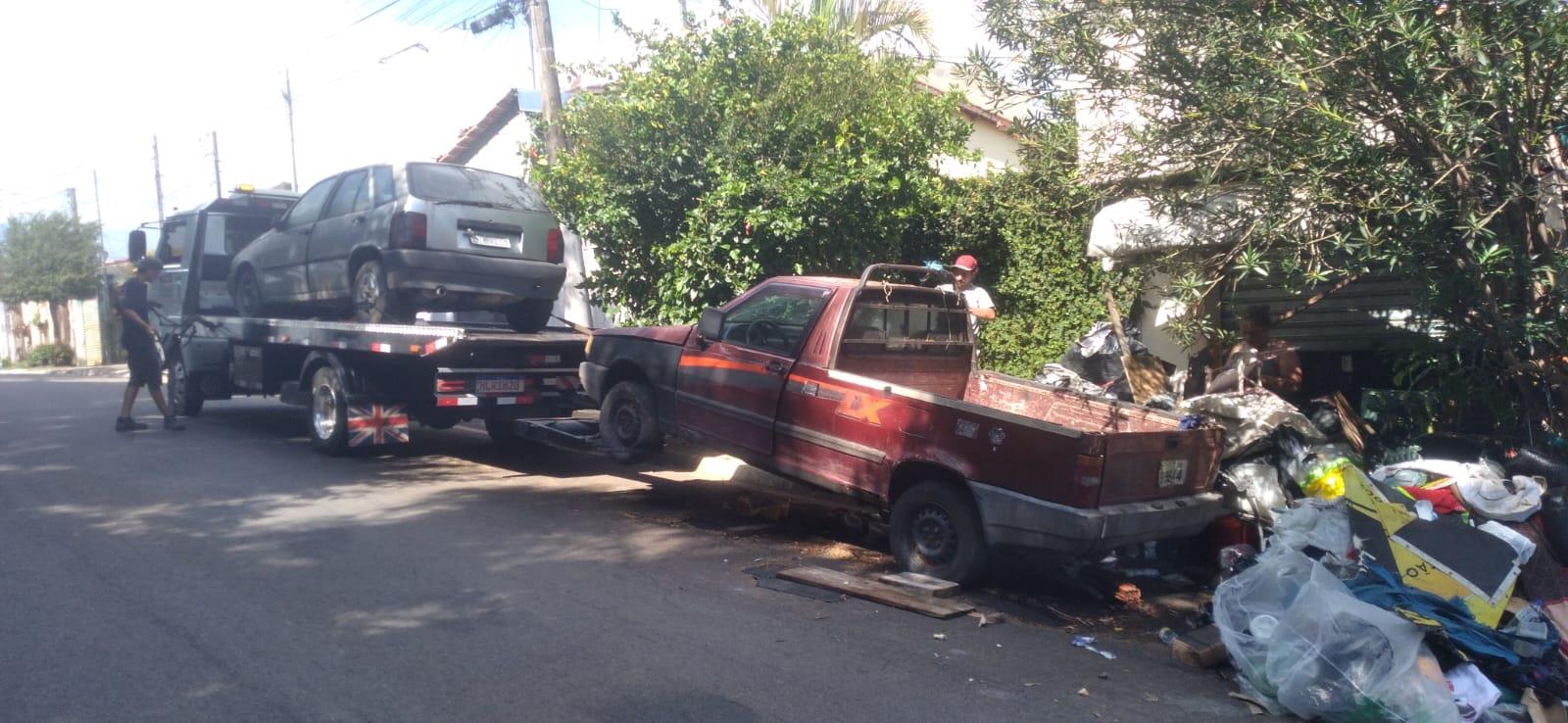 Secretaria Municipal de Mobilidade Urbana inicia grande operação de remoção de veículos abandonados Foto 02