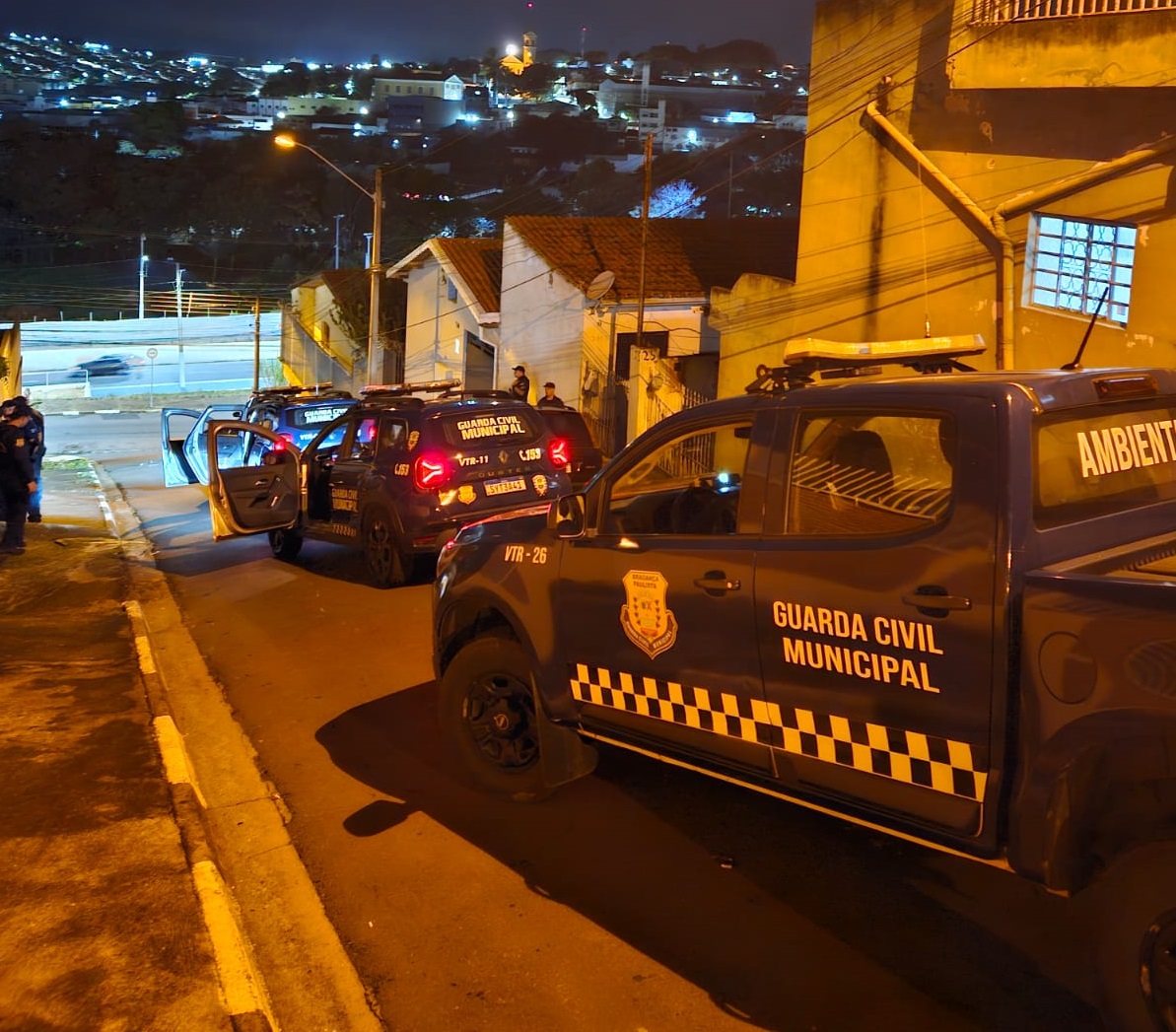 GCM apreende entorpecentes durante patrulhamento em im&oacute;vel abandonado no Bairro da Penha (3)