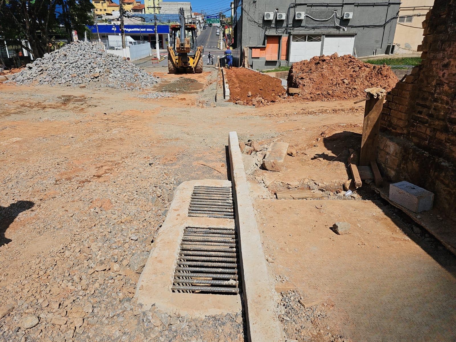 Obras de alargamento da Ponte da Rua Felipe Siqueira avan&ccedil;am em Bragan&ccedil;a Paulista (3)