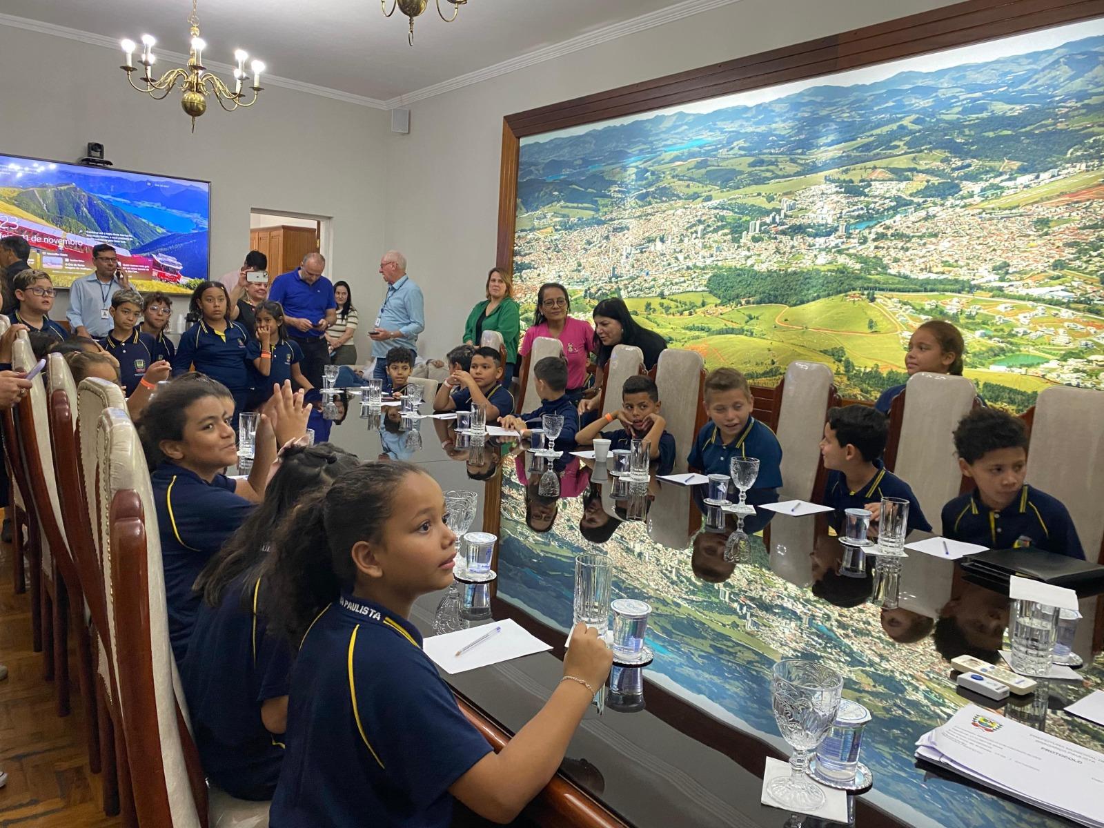 2- Alunos do 4º ano da E.M. Zitta de Mello Barbosa durante as (9)